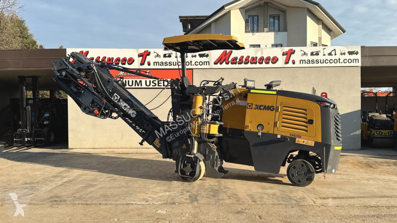 أشغال طرقية XCMG XM505K