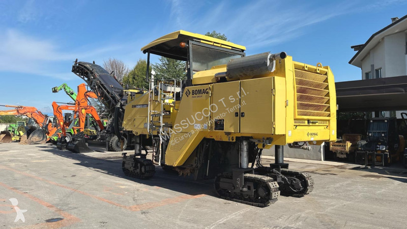 أشغال طرقية Bomag BM2000/602