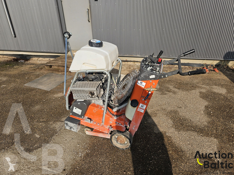 Travaux routiers Husqvarna FS524