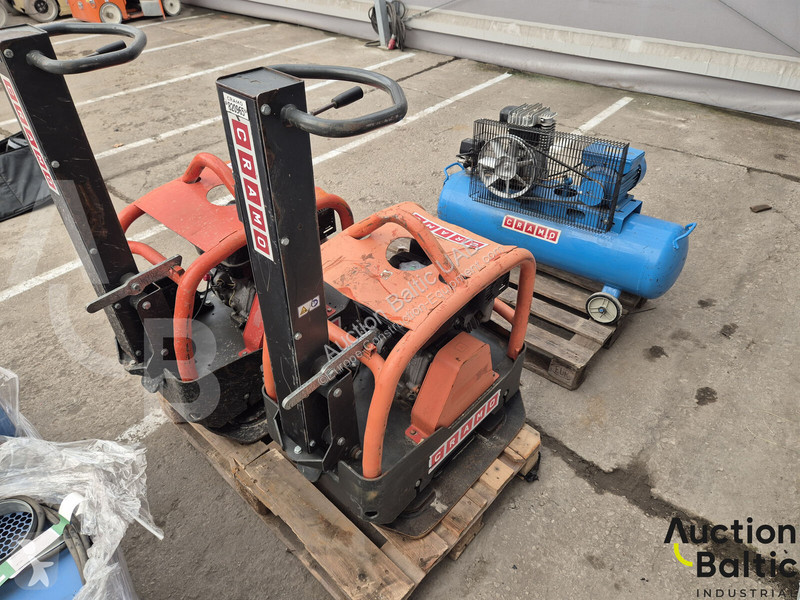 Пътностроителна техника Husqvarna LG300