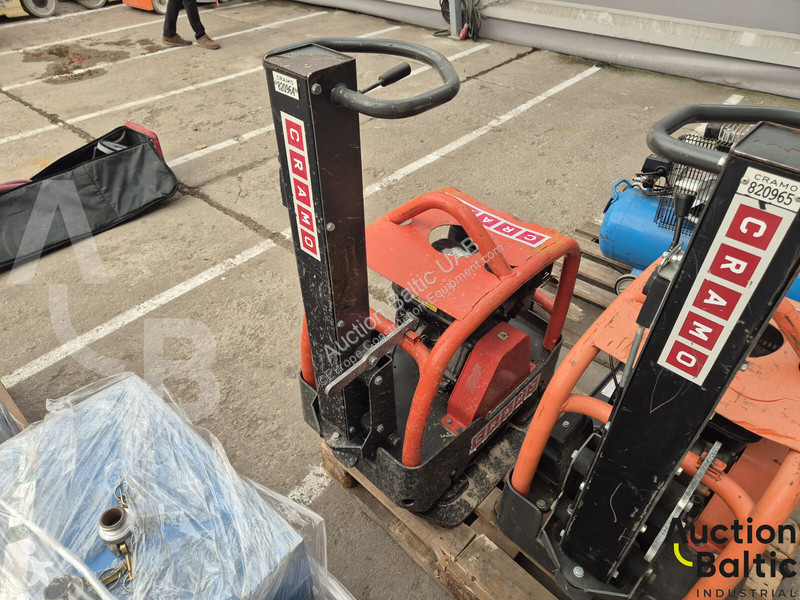 Пътностроителна техника Husqvarna LG300