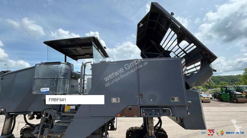 Cestné staviteľstvo Wirtgen W210Fi