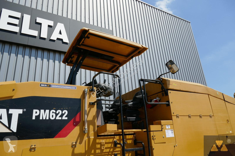 Lavori stradali Caterpillar PM622