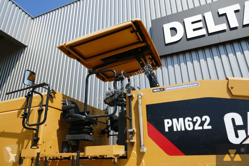 Lavori stradali Caterpillar PM622