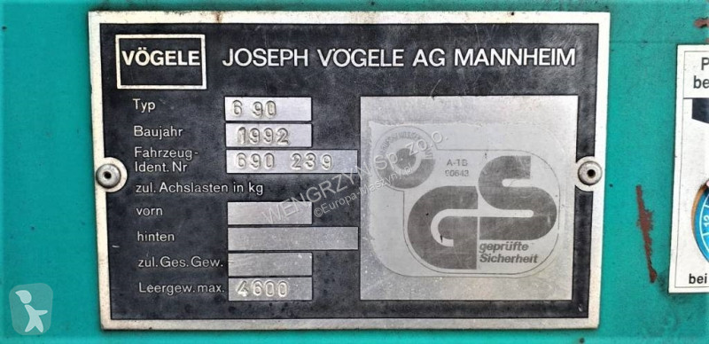 Vejarbejde  Rozścielacz do asfaltu VÖGELE 690