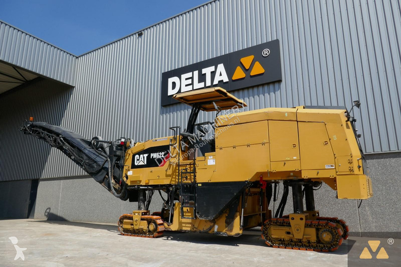 Lavori stradali Caterpillar PM622