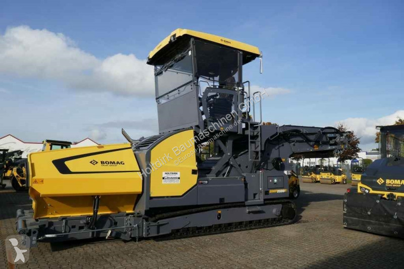 Lavori stradali Bomag BMF 2500 M