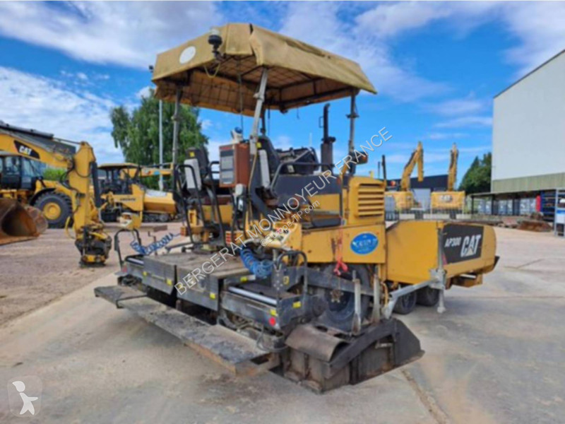 Travaux routiers Caterpillar AP300