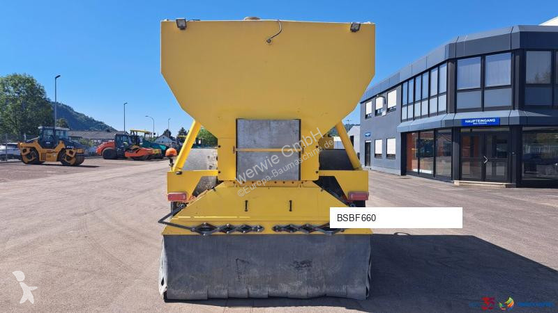 أشغال طرقية Bomag BS10