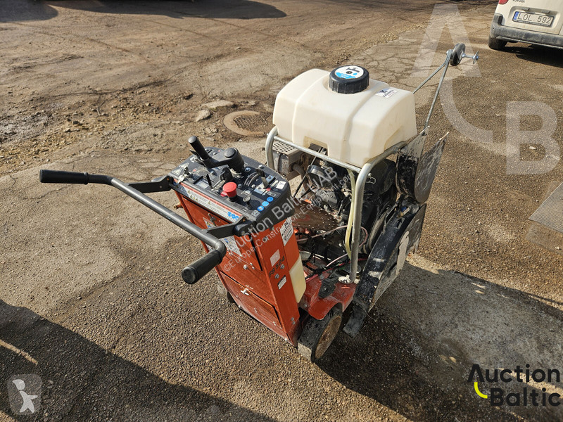 Travaux routiers Husqvarna FS524