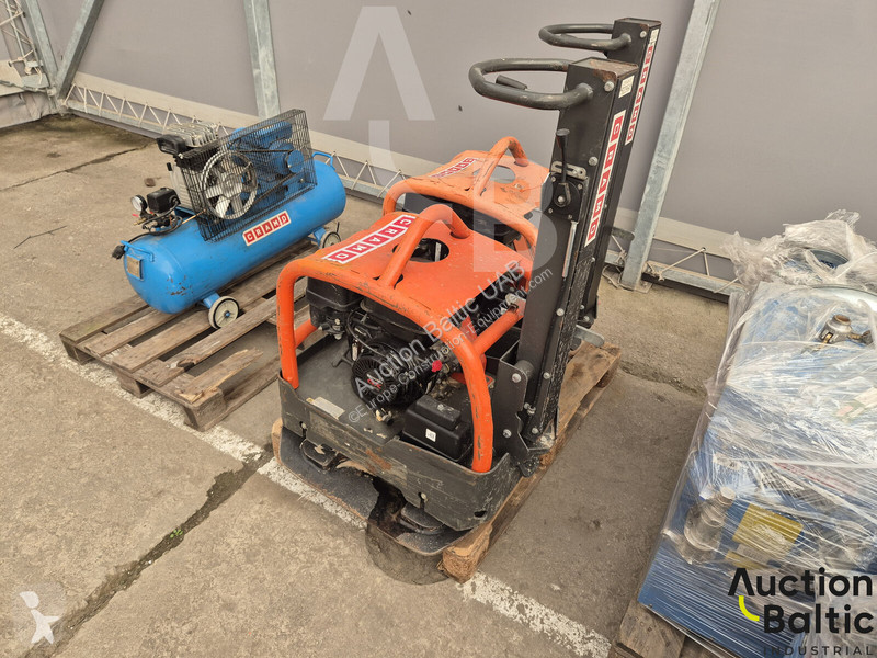 Пътностроителна техника Husqvarna LG300