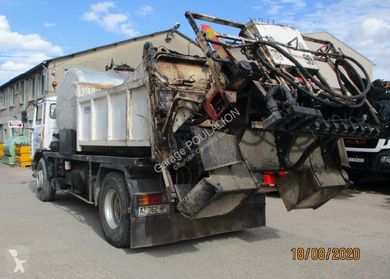 Wegenbouw Renault 230