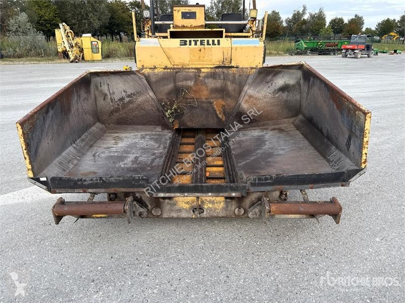 Vägarbeten Bitelli BB130 Asphalt Paver