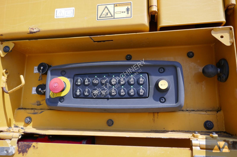 Lavori stradali Caterpillar PM622