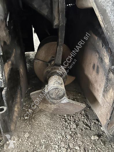 أشغال طرقية Volvo