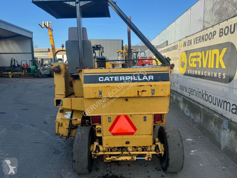 Lavori stradali Caterpillar PR 75