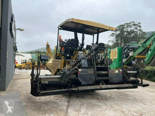 Cestné staviteľstvo Caterpillar ap555E