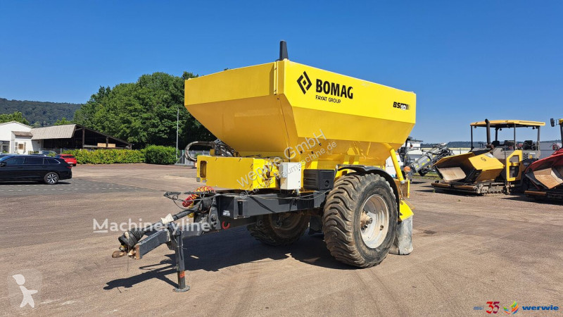 أشغال طرقية Bomag BS10