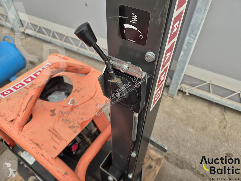 Пътностроителна техника Husqvarna LG300