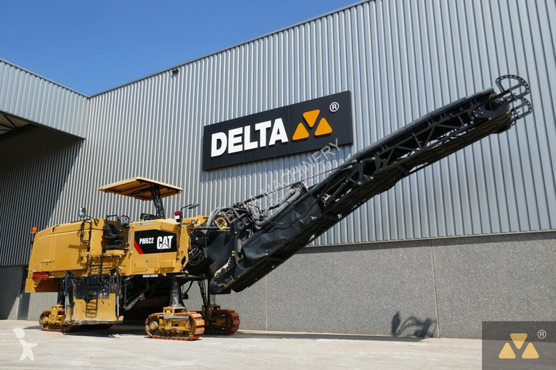 Lavori stradali Caterpillar PM622