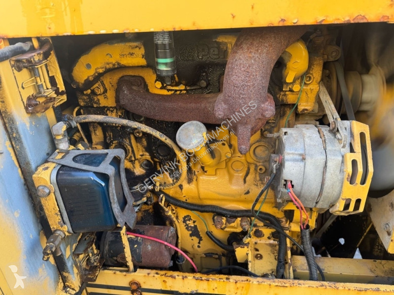 Lavori stradali Caterpillar PR 75