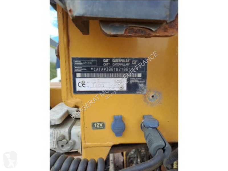 Travaux routiers Caterpillar AP300