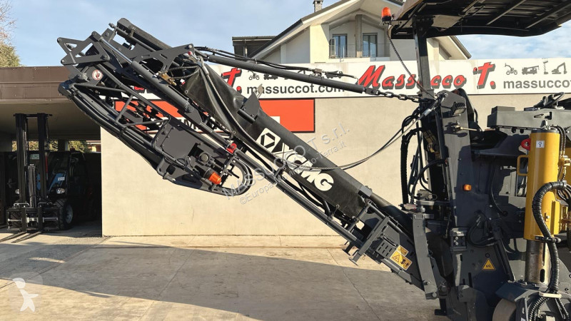 أشغال طرقية XCMG XM505K
