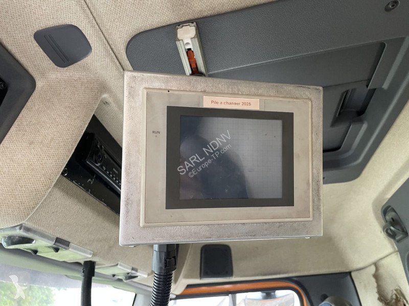 أشغال طرقية Renault Kerax