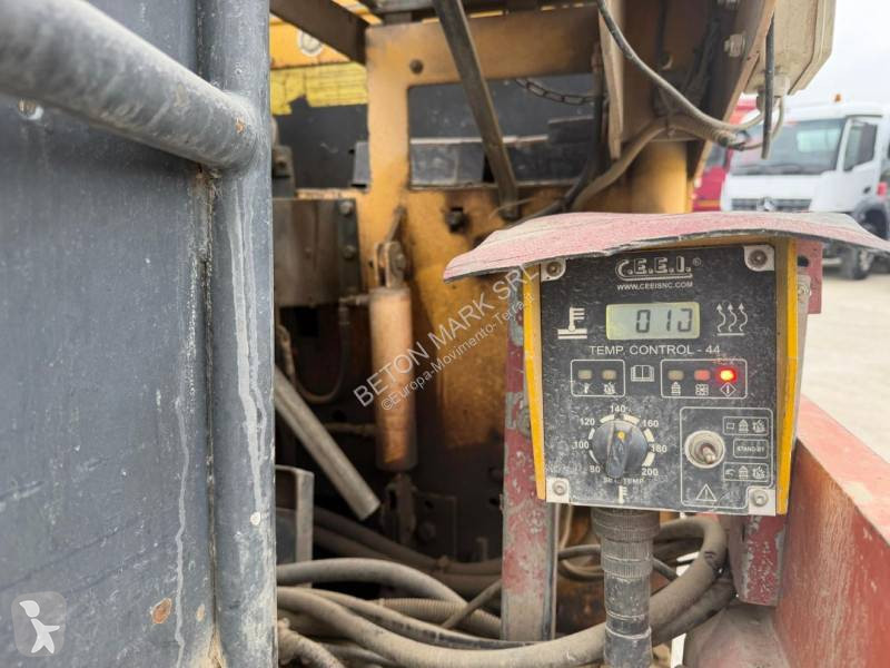 أشغال طرقية Dynapac F121-6W