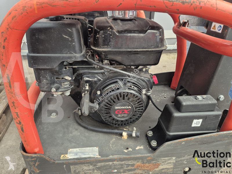 Пътностроителна техника Husqvarna LG300