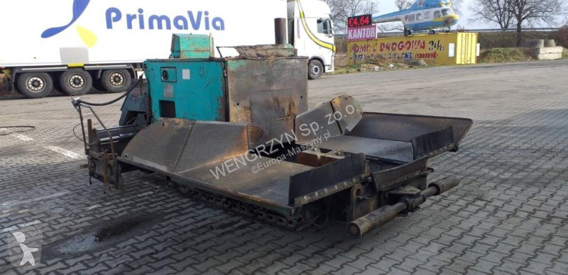 Vejarbejde  Rozścielacz do asfaltu VÖGELE 690