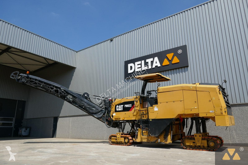 Lavori stradali Caterpillar PM622