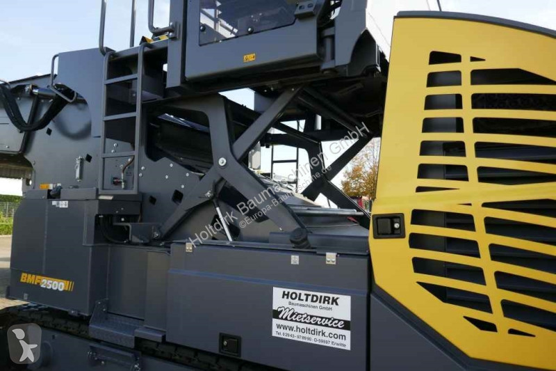 Lavori stradali Bomag BMF 2500 M