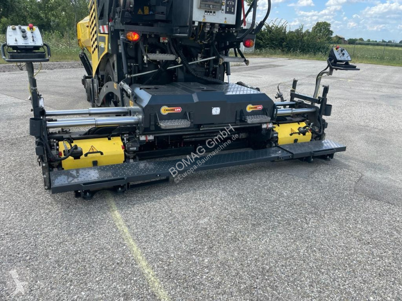 Obras públicas rodoviárias Bomag  BF 300 P-2...