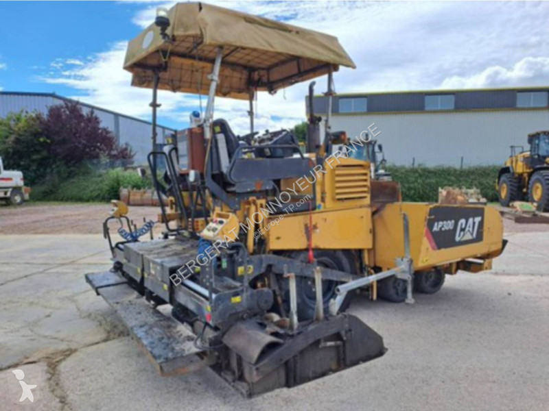 Travaux routiers Caterpillar AP300