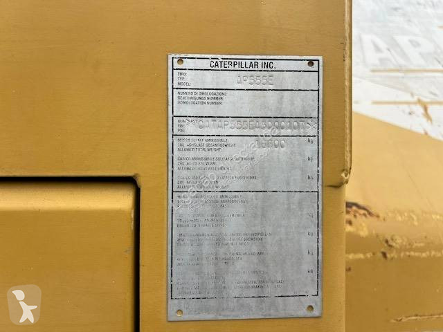 Cestné staviteľstvo Caterpillar ap555E