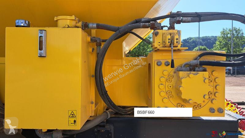 أشغال طرقية Bomag BS10