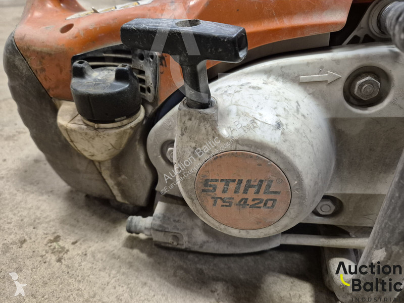 Wegenbouw Stihl TS 420