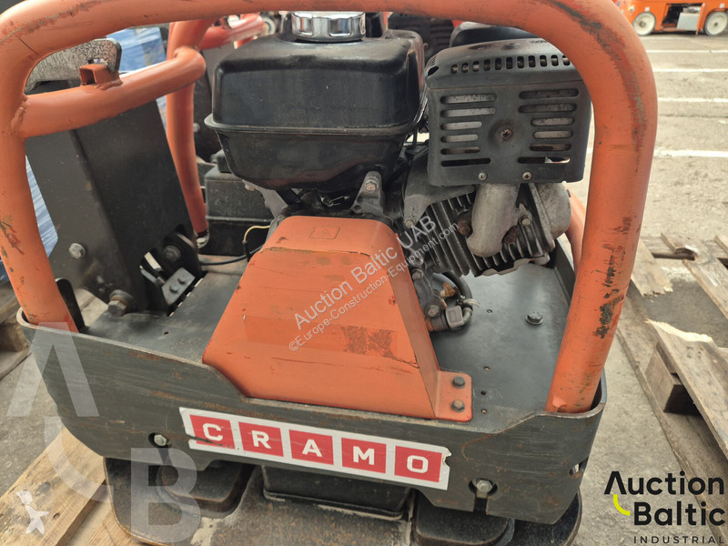 Пътностроителна техника Husqvarna LG300