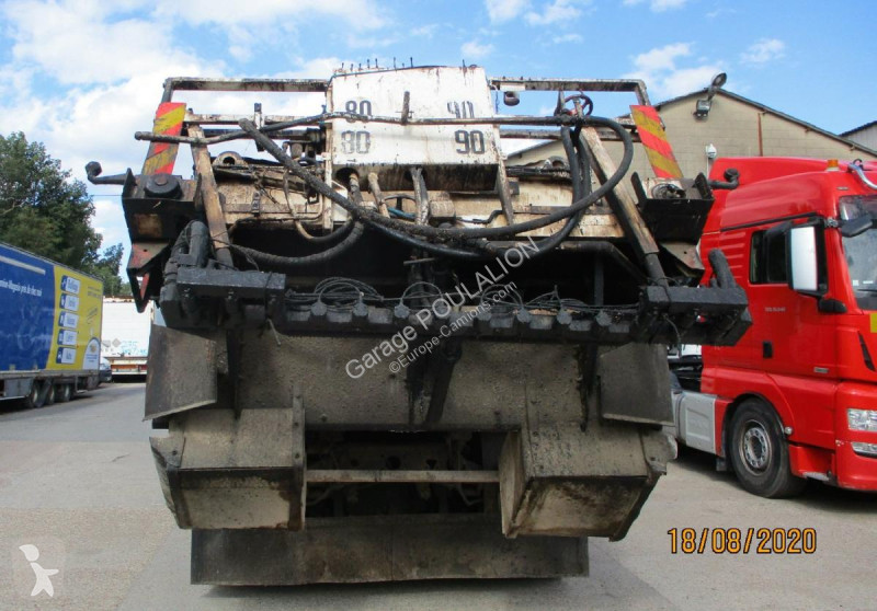 Wegenbouw Renault 230