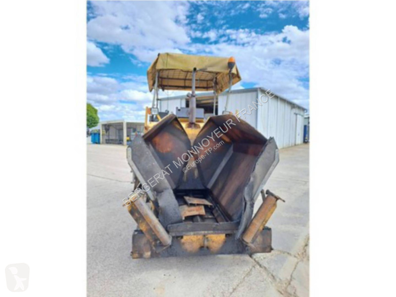 Travaux routiers Caterpillar AP300