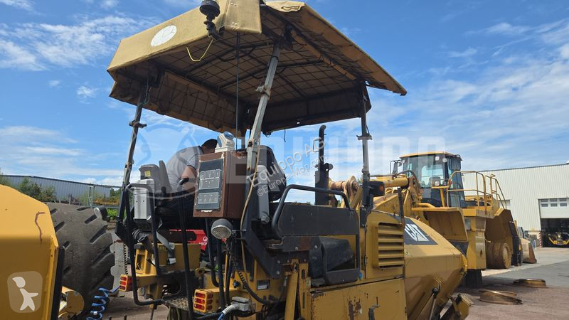 Cestné staviteľstvo Caterpillar AP300
