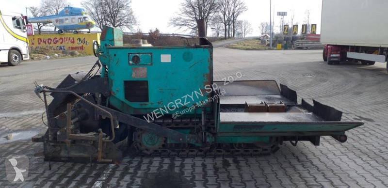 Vejarbejde  Rozścielacz do asfaltu VÖGELE 690