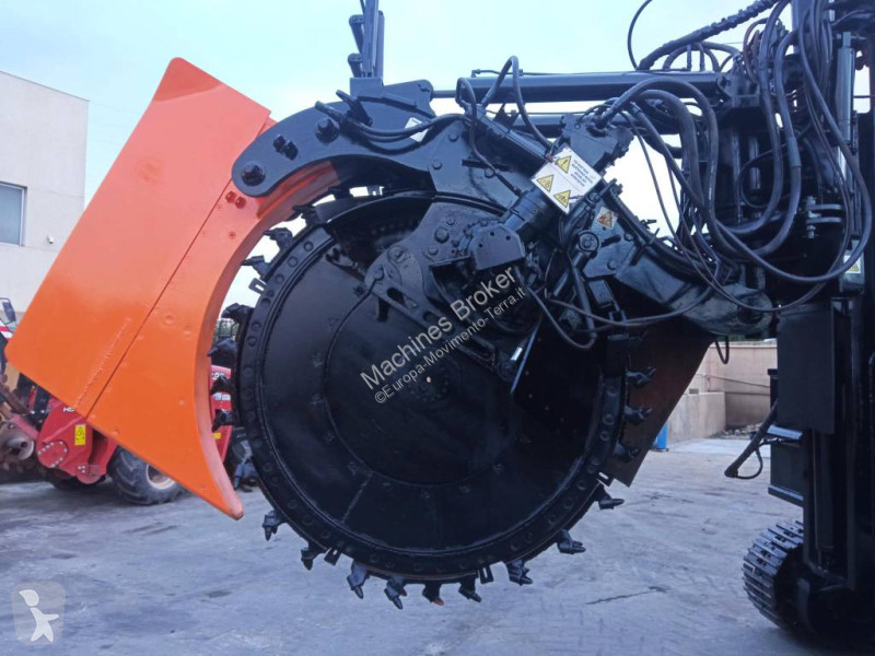 Silniční práce Marais SM150