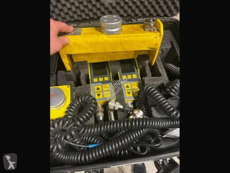 Echipamente pentru lucrari rutiere Volvo P2820D...