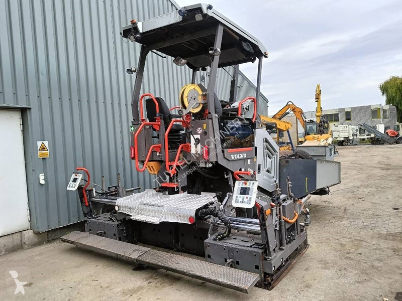 Wegenbouw Volvo P 2870 D paver finisher...
