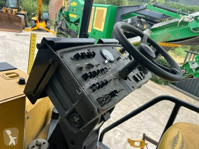 Cestné staviteľstvo Caterpillar ap555E