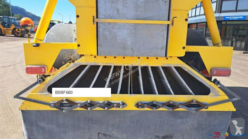 أشغال طرقية Bomag BS10
