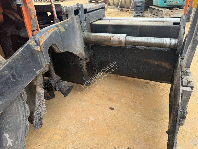 Cestné staviteľstvo Caterpillar AP 300