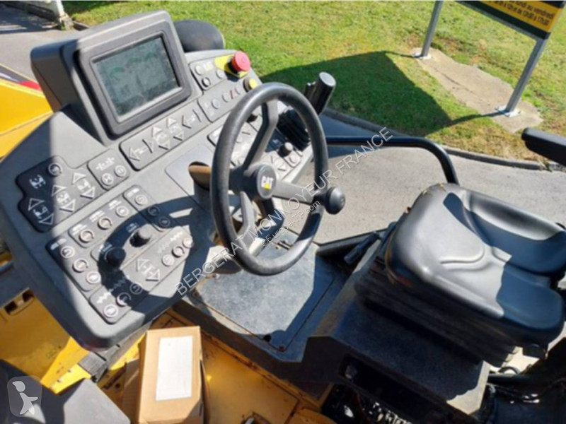 Vejarbejde Caterpillar AP300F
